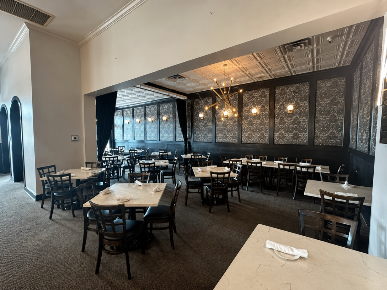 Elegant dining room at Romacelli in Lafayette